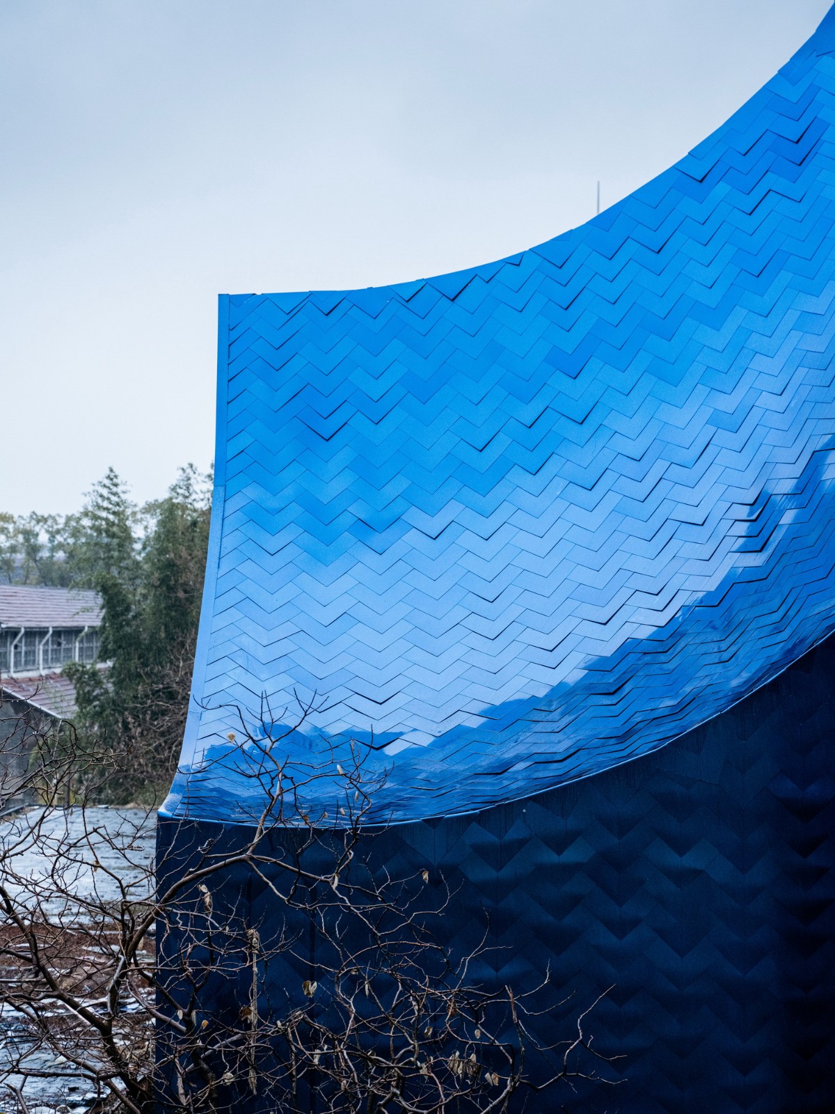 BIM建筑|青丘和白崖:仿佛海浪一般起伏的蓝色山丘下是我们“摇摇摆摆的人间” / Wutopia Lab BIM建筑|青丘和白崖:仿佛海浪一般起伏的蓝色山丘下是我们“摇摇摆摆的人间” / Wutopia Lab