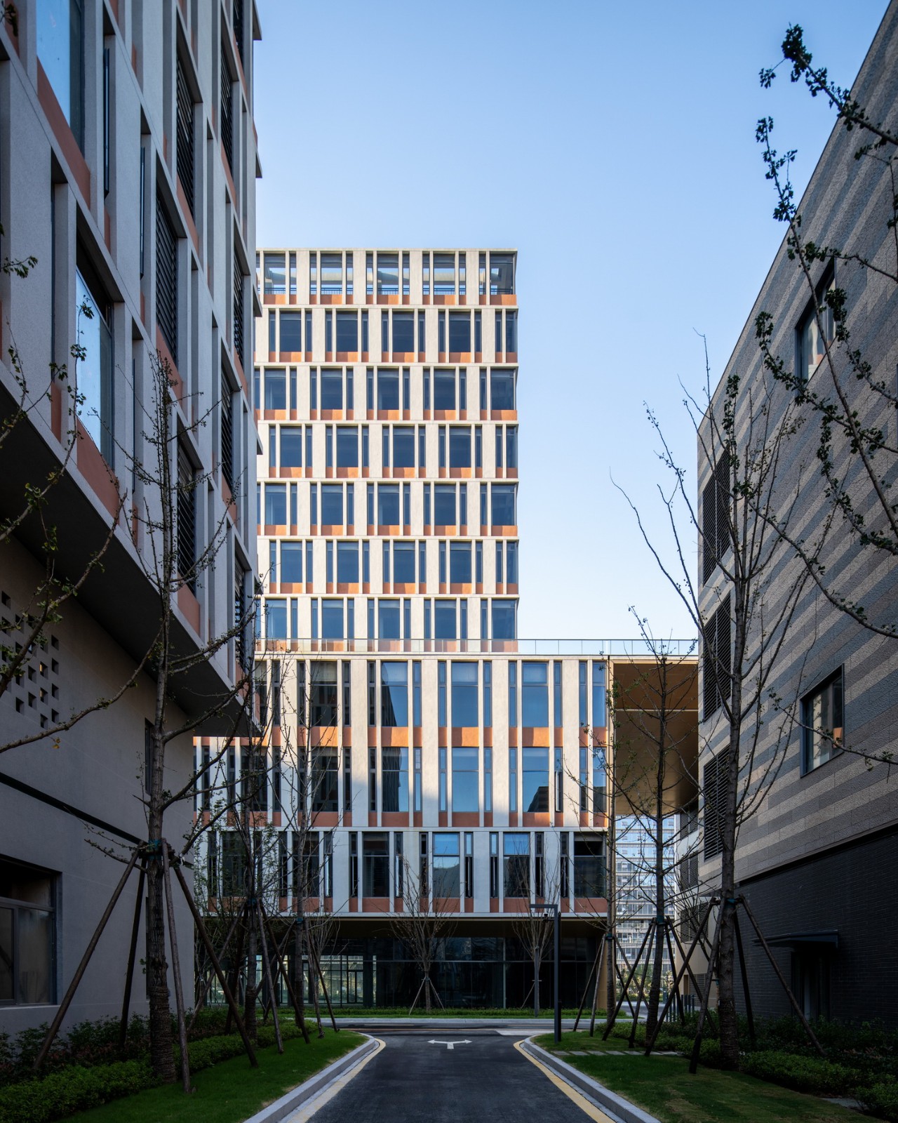 BIM建筑|工业上楼 模式迭代:杭州中节能(富阳)环保产业园 / line+孟凡浩新作 BIM建筑|工业上楼 模式迭代:杭州中节能(富阳)环保产业园 / line+孟凡浩新作