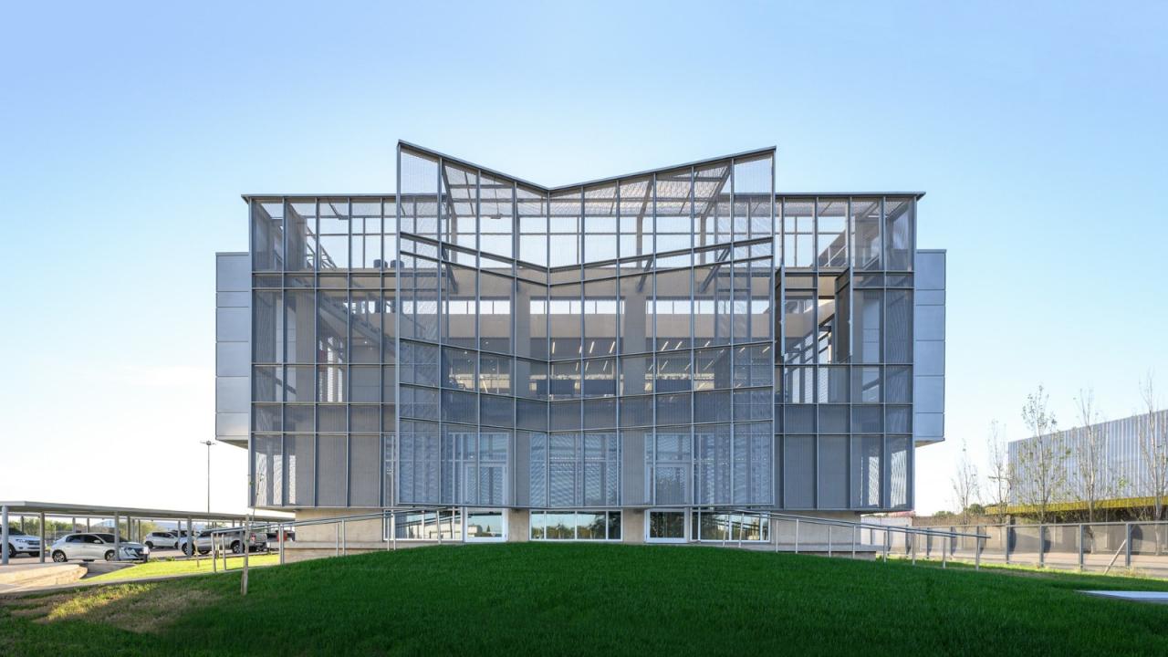 BIM建筑|生物制药总部 / Santiago Viale Lescano + Juan Manuel Juárez BIM建筑|生物制药总部 / Santiago Viale Lescano + Juan Manuel Juárez