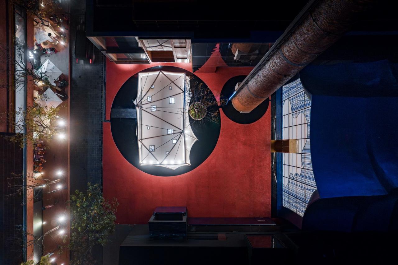 BIM建筑|青丘和白崖:仿佛海浪一般起伏的蓝色山丘下是我们“摇摇摆摆的人间” / Wutopia Lab BIM建筑|青丘和白崖:仿佛海浪一般起伏的蓝色山丘下是我们“摇摇摆摆的人间” / Wutopia Lab