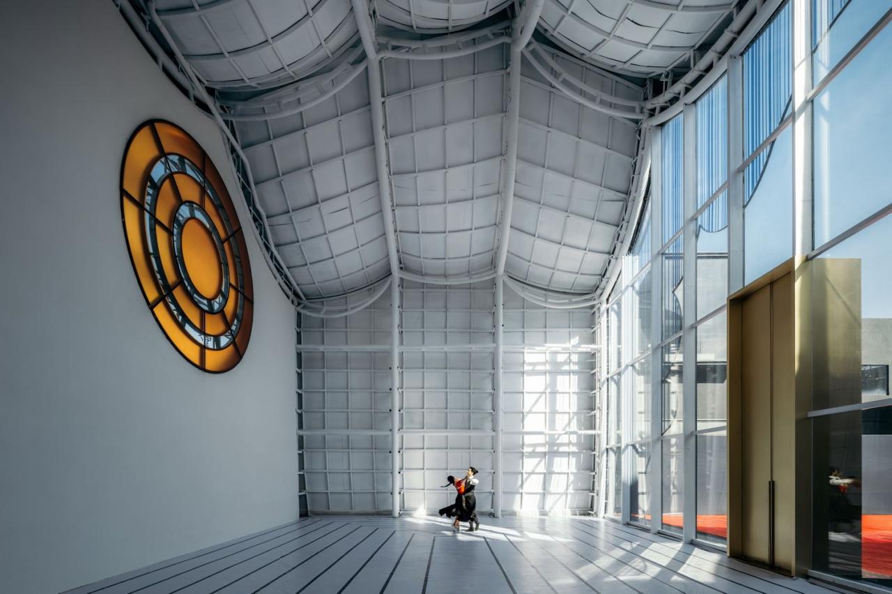 BIM建筑|青丘和白崖:仿佛海浪一般起伏的蓝色山丘下是我们“摇摇摆摆的人间” / Wutopia Lab BIM建筑|青丘和白崖:仿佛海浪一般起伏的蓝色山丘下是我们“摇摇摆摆的人间” / Wutopia Lab