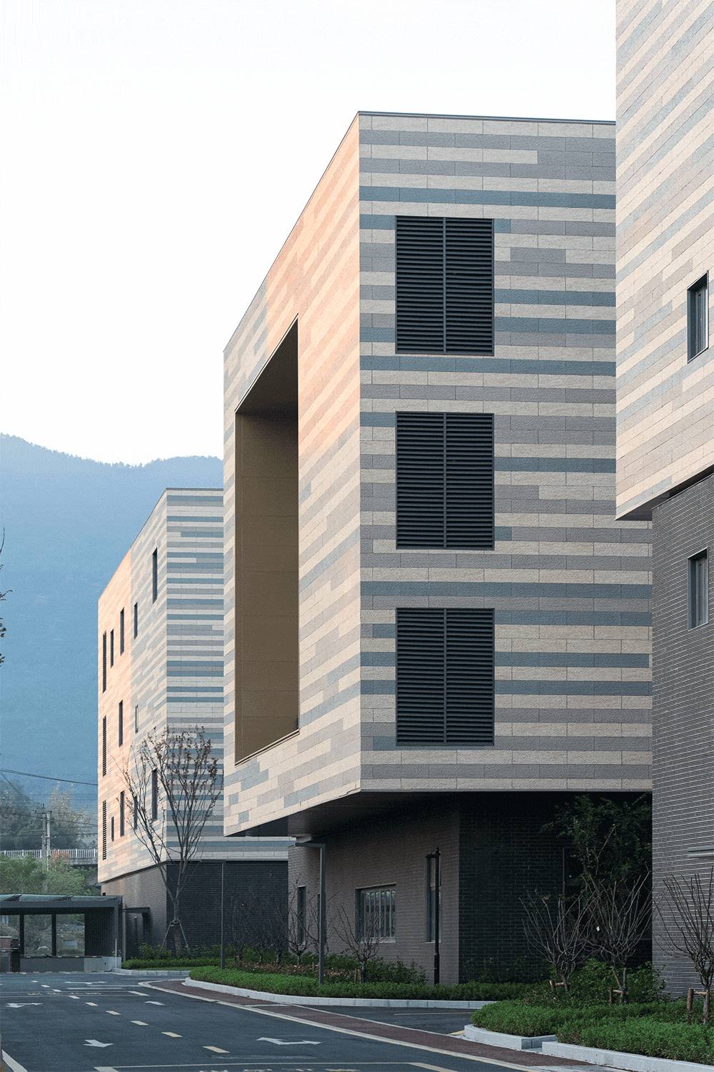 BIM建筑|工业上楼 模式迭代:杭州中节能(富阳)环保产业园 / line+孟凡浩新作 BIM建筑|工业上楼 模式迭代:杭州中节能(富阳)环保产业园 / line+孟凡浩新作