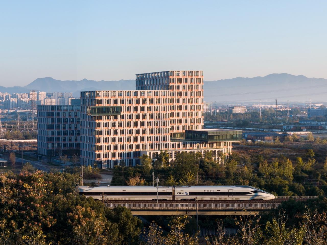 BIM建筑|工业上楼 模式迭代:杭州中节能(富阳)环保产业园 / line+孟凡浩新作 BIM建筑|工业上楼 模式迭代:杭州中节能(富阳)环保产业园 / line+孟凡浩新作