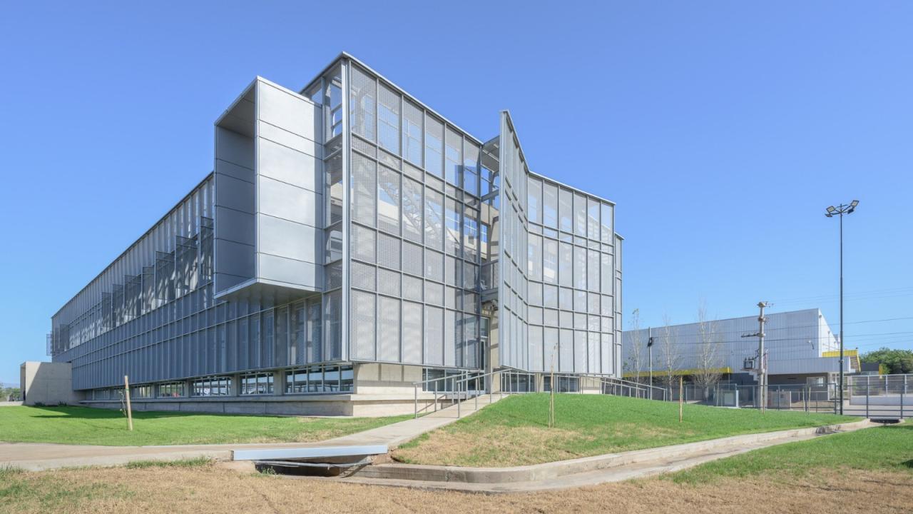 BIM建筑|生物制药总部 / Santiago Viale Lescano + Juan Manuel Juárez BIM建筑|生物制药总部 / Santiago Viale Lescano + Juan Manuel Juárez