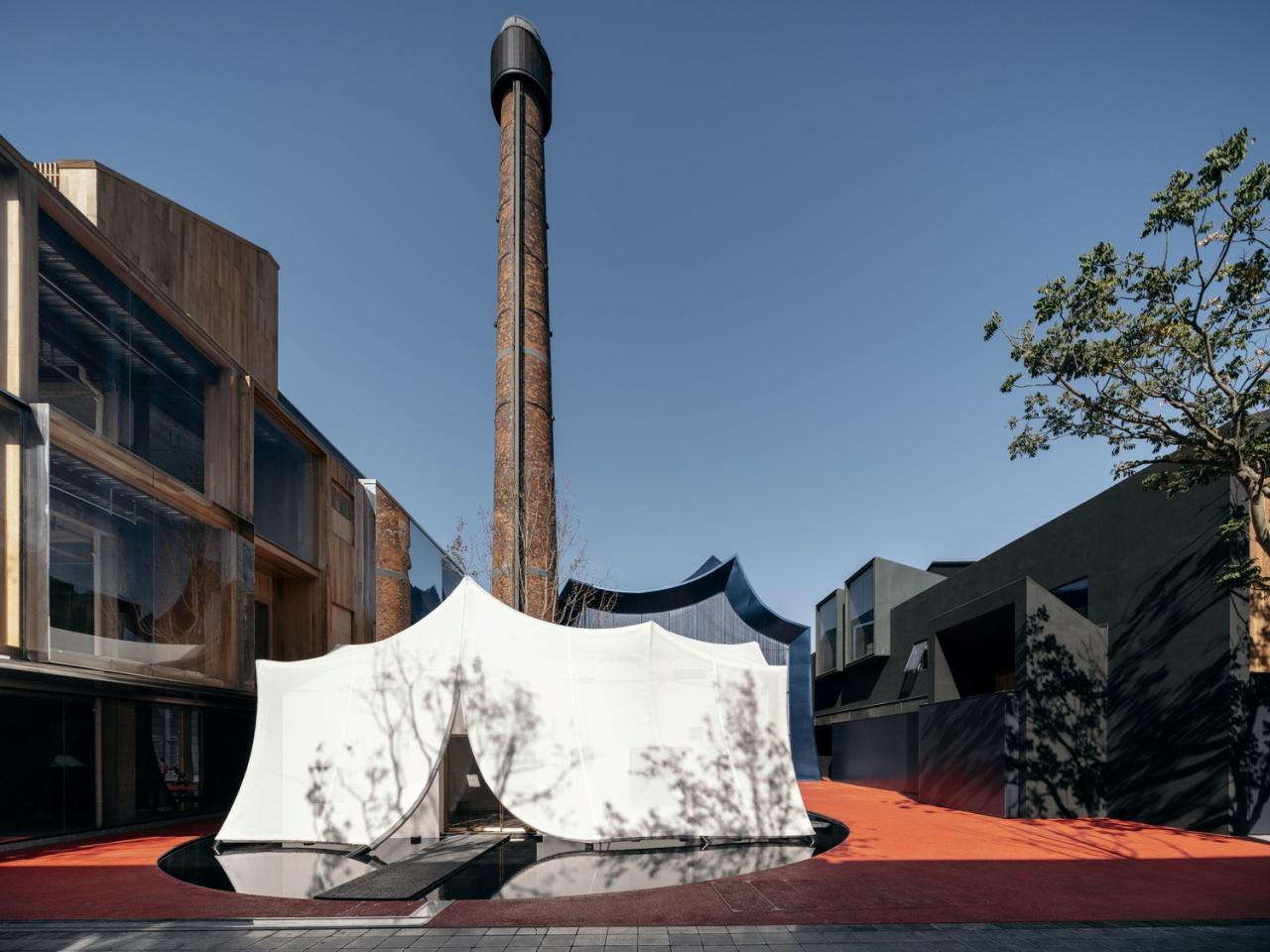 BIM建筑|青丘和白崖:仿佛海浪一般起伏的蓝色山丘下是我们“摇摇摆摆的人间” / Wutopia Lab BIM建筑|青丘和白崖:仿佛海浪一般起伏的蓝色山丘下是我们“摇摇摆摆的人间” / Wutopia Lab