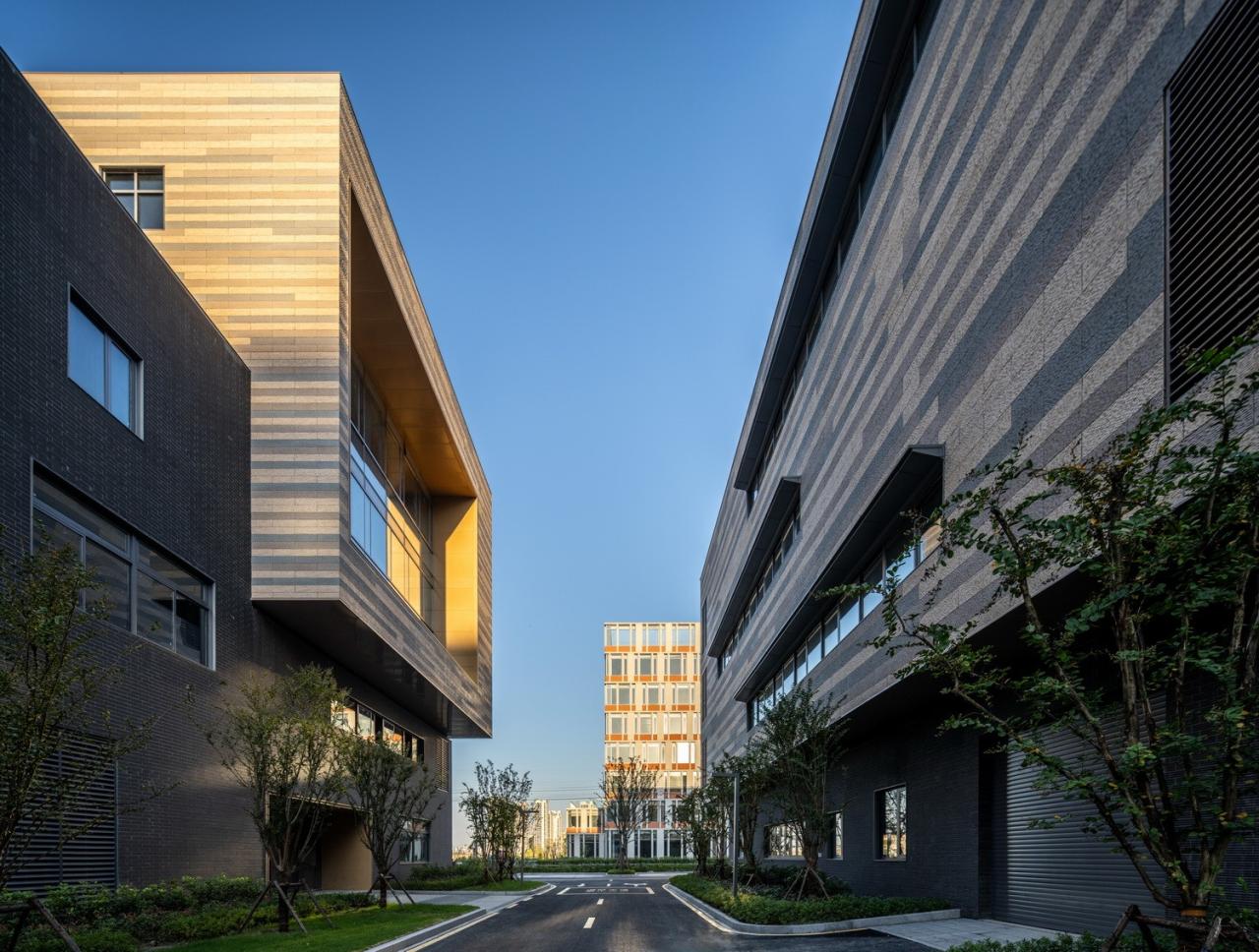 BIM建筑|工业上楼 模式迭代:杭州中节能(富阳)环保产业园 / line+孟凡浩新作 BIM建筑|工业上楼 模式迭代:杭州中节能(富阳)环保产业园 / line+孟凡浩新作