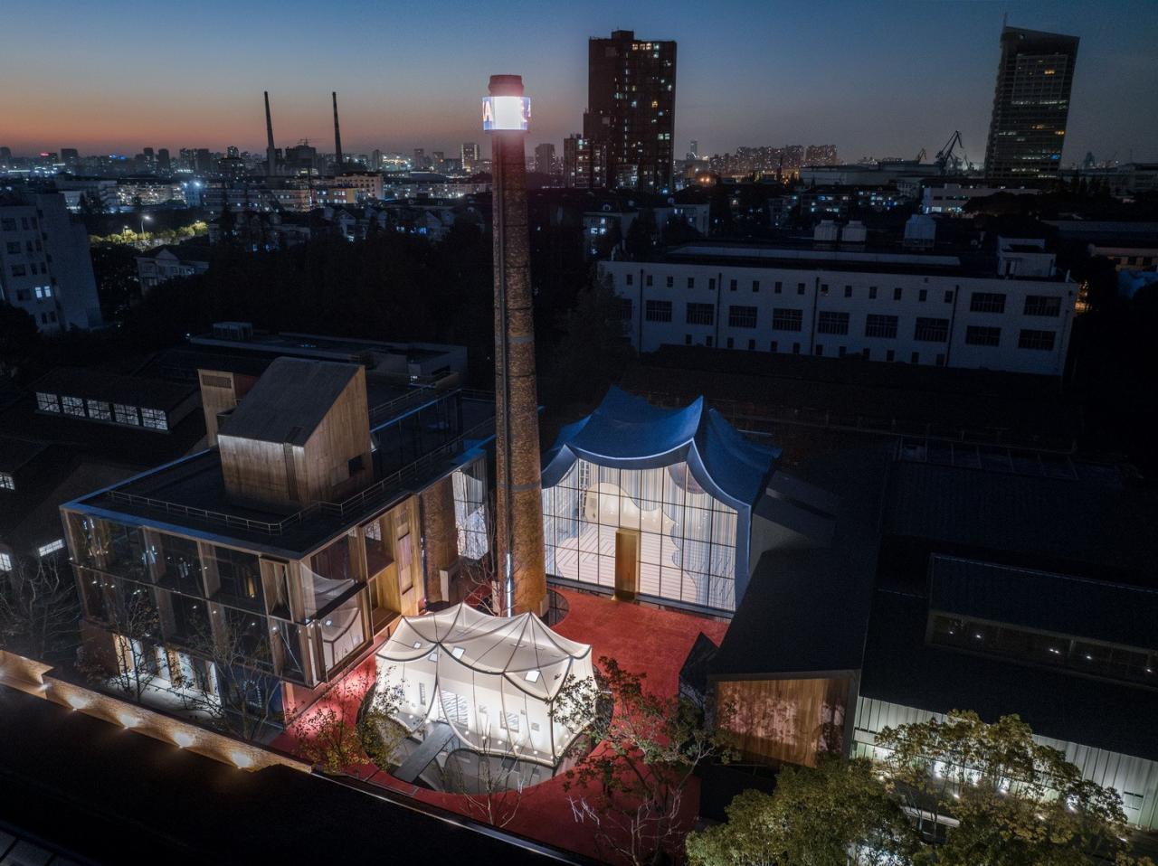 BIM建筑|青丘和白崖:仿佛海浪一般起伏的蓝色山丘下是我们“摇摇摆摆的人间” / Wutopia Lab BIM建筑|青丘和白崖:仿佛海浪一般起伏的蓝色山丘下是我们“摇摇摆摆的人间” / Wutopia Lab