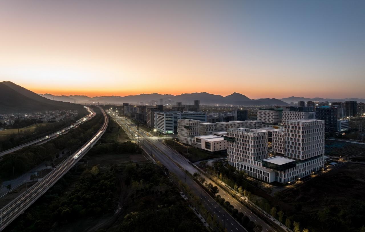 BIM建筑|工业上楼 模式迭代:杭州中节能(富阳)环保产业园 / line+孟凡浩新作 BIM建筑|工业上楼 模式迭代:杭州中节能(富阳)环保产业园 / line+孟凡浩新作
