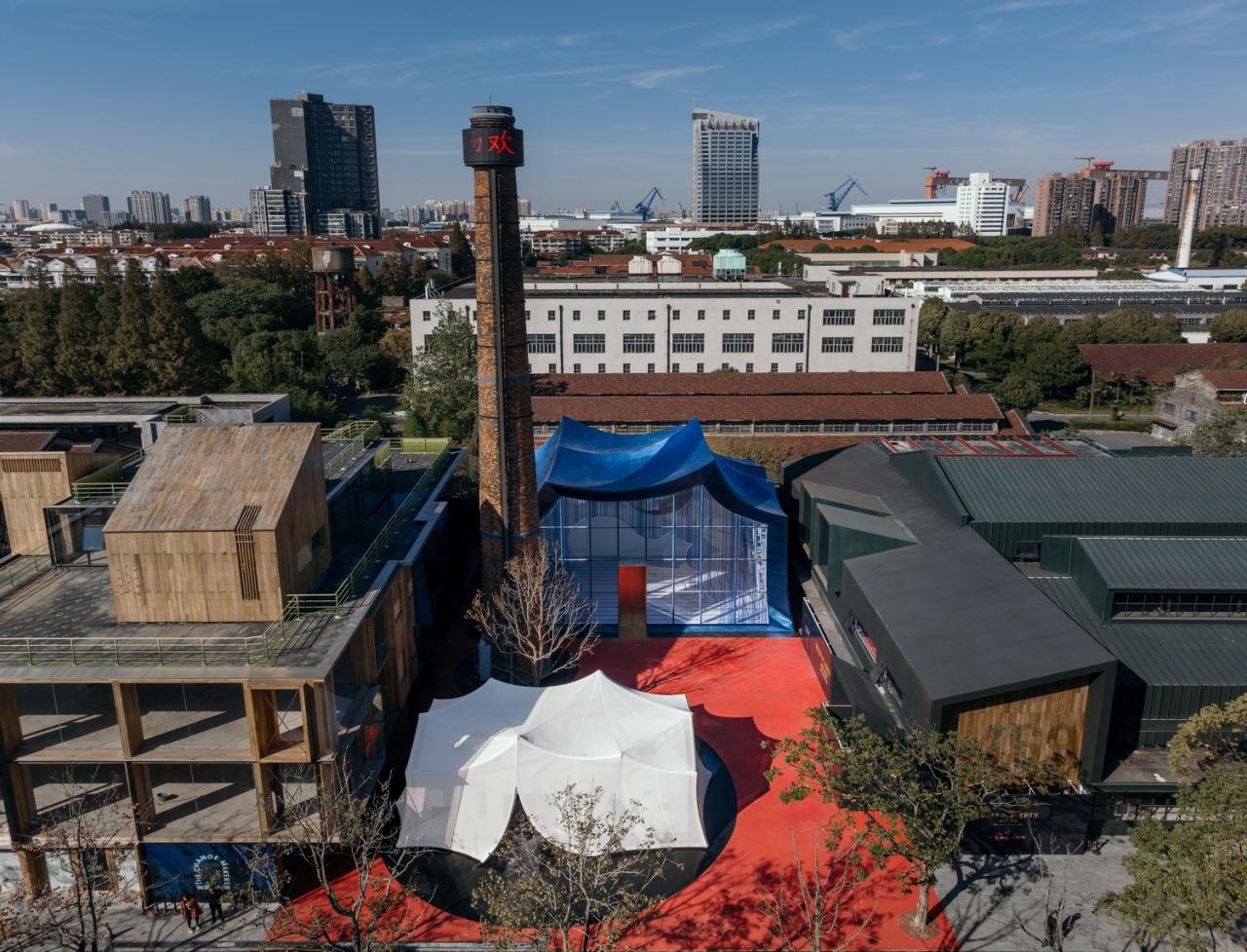 BIM建筑|青丘和白崖:仿佛海浪一般起伏的蓝色山丘下是我们“摇摇摆摆的人间” / Wutopia Lab BIM建筑|青丘和白崖:仿佛海浪一般起伏的蓝色山丘下是我们“摇摇摆摆的人间” / Wutopia Lab