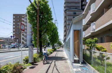 BIM建筑|4x59米三角地,YOKONAGAYA 美容院 / Office for Environment Architecture-BIM建筑网