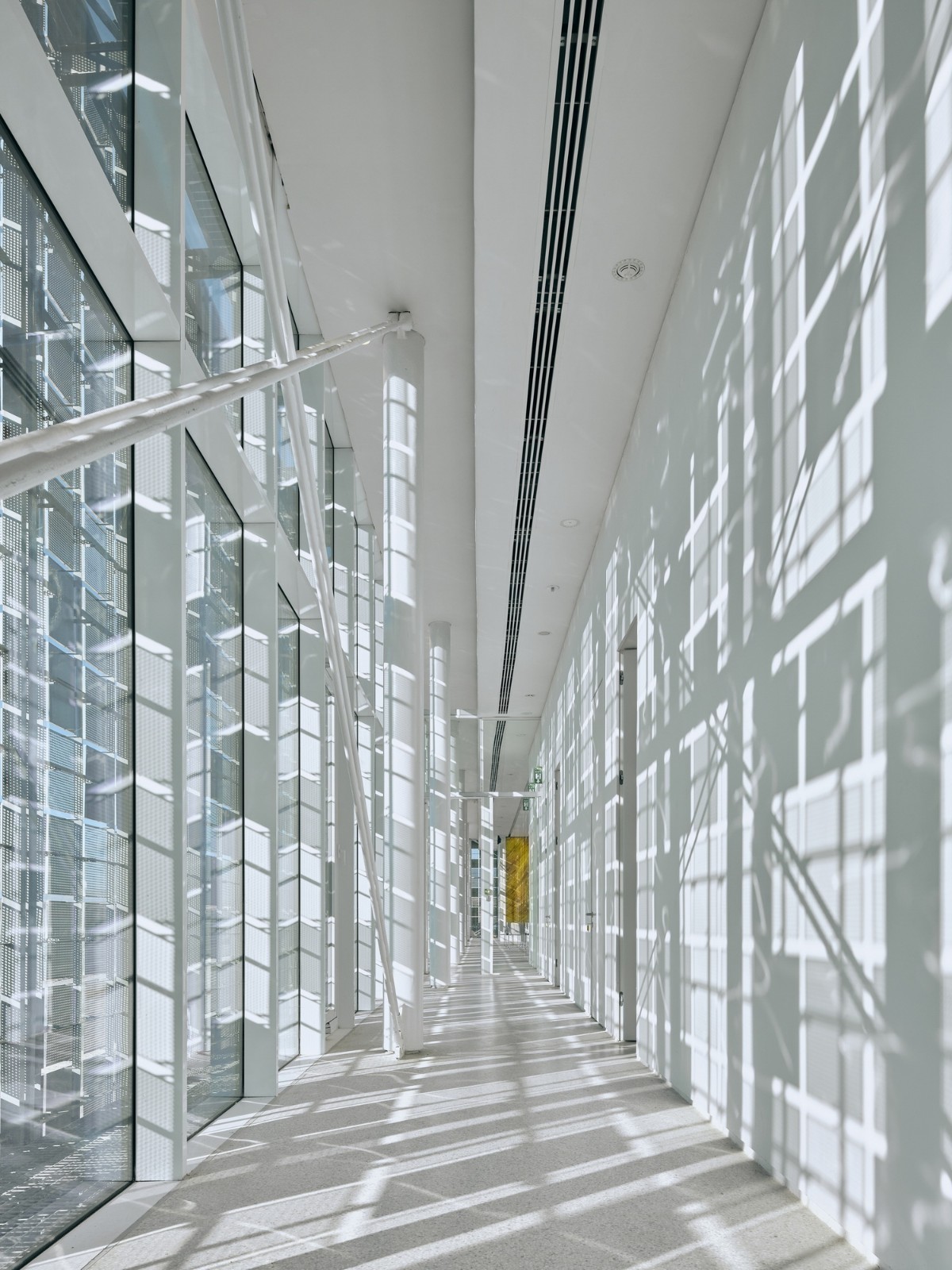 BIM建筑|沙漠中闪烁,欧洲最大太阳能发电厂 / Bilgin Architects BIM建筑|沙漠中闪烁,欧洲最大太阳能发电厂 / Bilgin Architects