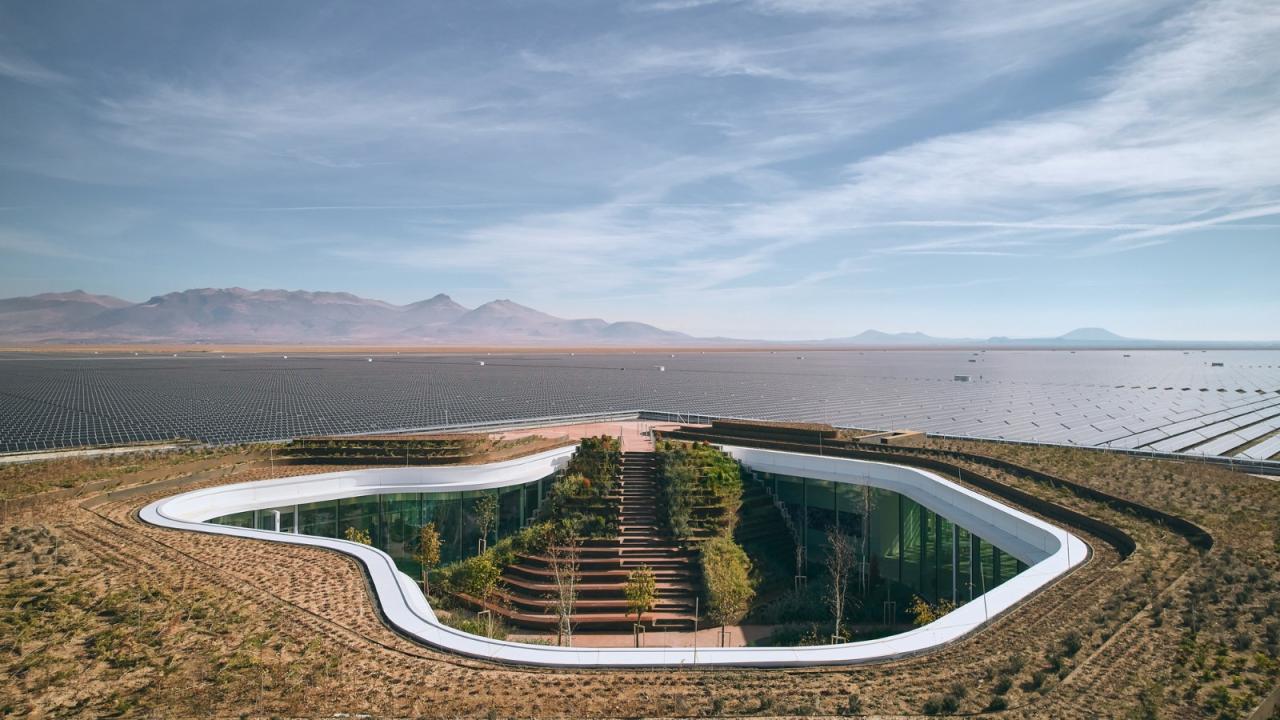 BIM建筑|沙漠中闪烁,欧洲最大太阳能发电厂 / Bilgin Architects BIM建筑|沙漠中闪烁,欧洲最大太阳能发电厂 / Bilgin Architects