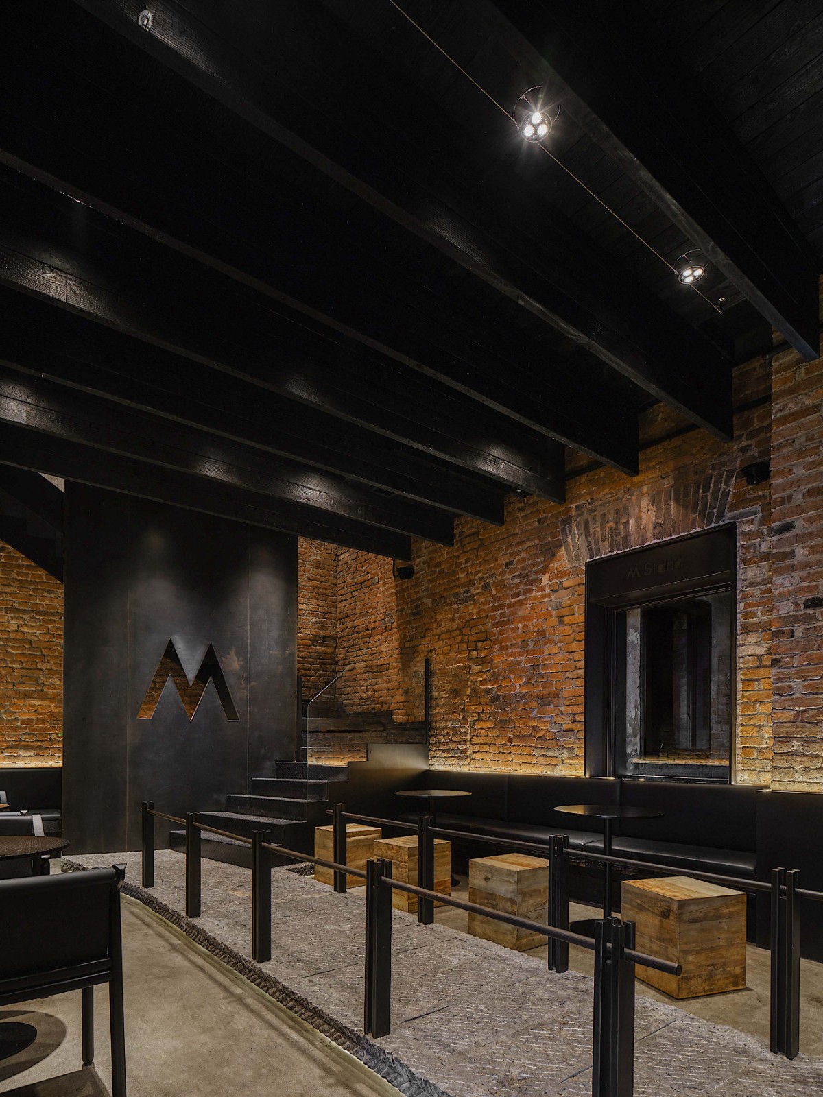 BIM建筑|「百年对谈」M stand-青岛银鱼巷旗舰店 / 平衡空间设计 BIM建筑|「百年对谈」M stand-青岛银鱼巷旗舰店 / 平衡空间设计