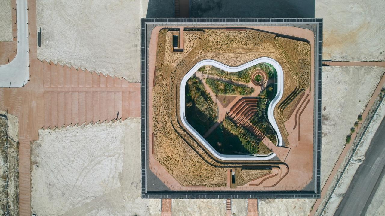 BIM建筑|沙漠中闪烁,欧洲最大太阳能发电厂 / Bilgin Architects BIM建筑|沙漠中闪烁,欧洲最大太阳能发电厂 / Bilgin Architects