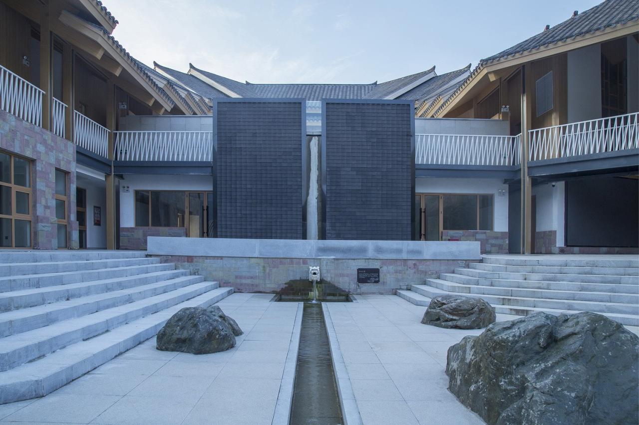 BIM建筑|龙形建筑:康县全域旅游游客集散中心 / 共生建筑Farmerson Architects BIM建筑|龙形建筑:康县全域旅游游客集散中心 / 共生建筑Farmerson Architects
