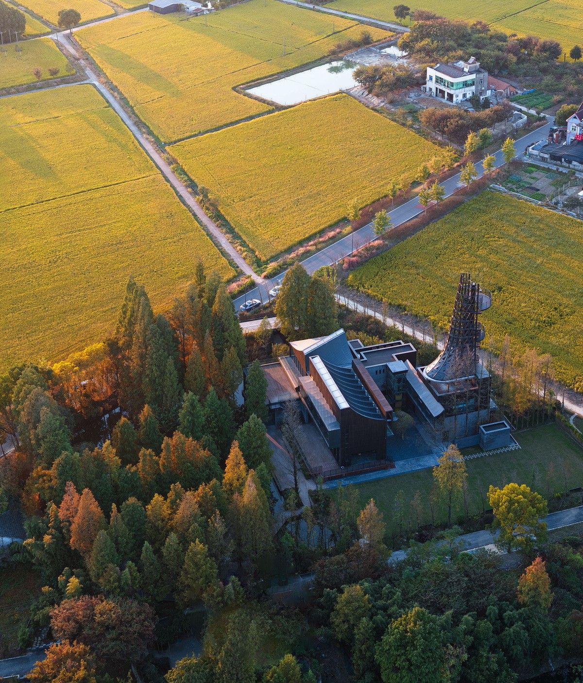 BIM建筑|桐乡濮院红旗漾杉林部落共享餐厅 / 上海严旸建筑设计工作室 BIM建筑|桐乡濮院红旗漾杉林部落共享餐厅 / 上海严旸建筑设计工作室