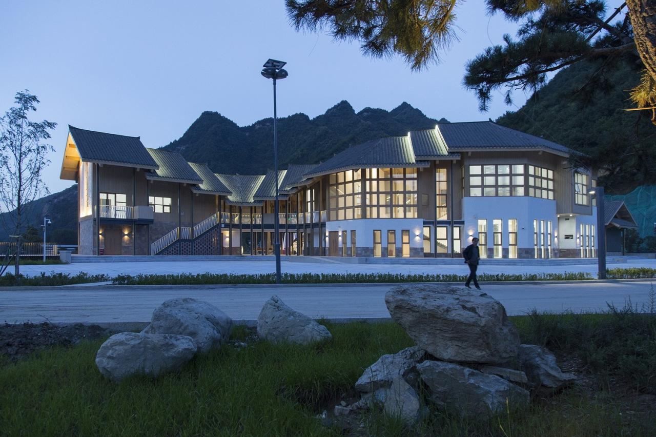 BIM建筑|龙形建筑:康县全域旅游游客集散中心 / 共生建筑Farmerson Architects BIM建筑|龙形建筑:康县全域旅游游客集散中心 / 共生建筑Farmerson Architects