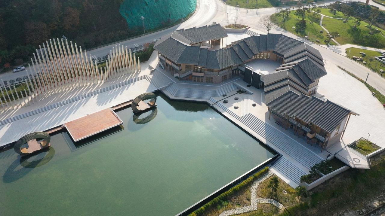 BIM建筑|龙形建筑:康县全域旅游游客集散中心 / 共生建筑Farmerson Architects BIM建筑|龙形建筑:康县全域旅游游客集散中心 / 共生建筑Farmerson Architects