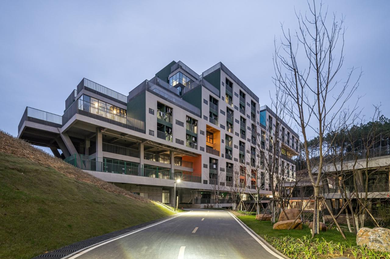 BIM建筑|景德镇艺术职业大学山谷学生公寓 / 清华大学建筑设计研究院 BIM建筑|景德镇艺术职业大学山谷学生公寓 / 清华大学建筑设计研究院