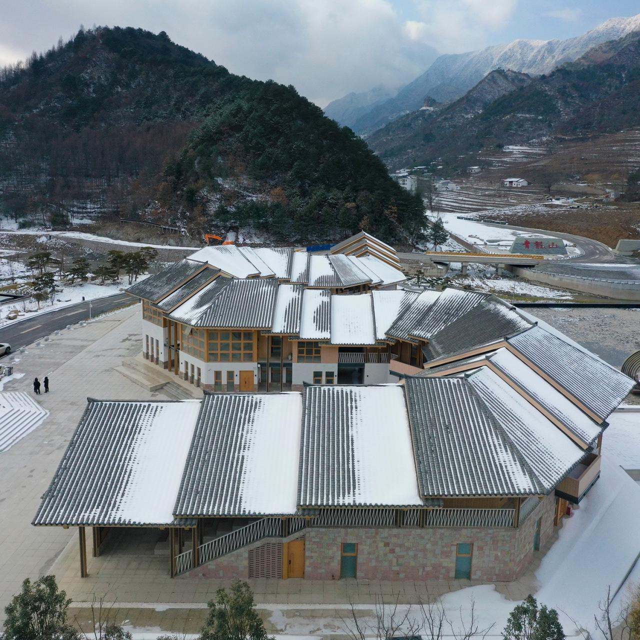 BIM建筑|龙形建筑:康县全域旅游游客集散中心 / 共生建筑Farmerson Architects BIM建筑|龙形建筑:康县全域旅游游客集散中心 / 共生建筑Farmerson Architects