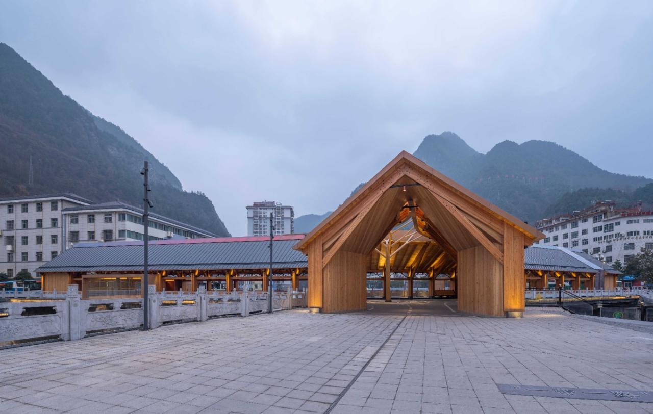 BIM建筑|康县新人字桥及周边商业街更新设计 / 三文建筑 何崴工作室 BIM建筑|康县新人字桥及周边商业街更新设计 / 三文建筑 何崴工作室