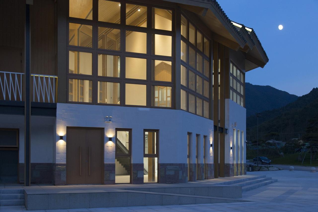 BIM建筑|龙形建筑:康县全域旅游游客集散中心 / 共生建筑Farmerson Architects BIM建筑|龙形建筑:康县全域旅游游客集散中心 / 共生建筑Farmerson Architects