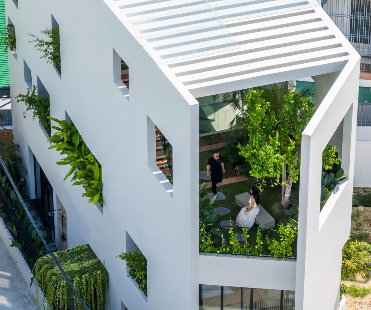 BIM建筑|天空花园别墅 / Pham Huu Son Architects BIM建筑|天空花园别墅 / Pham Huu Son Architects