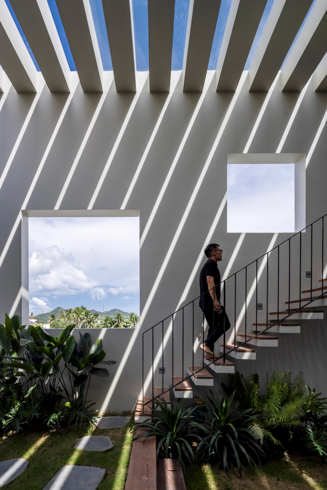 BIM建筑|天空花园别墅 / Pham Huu Son Architects BIM建筑|天空花园别墅 / Pham Huu Son Architects