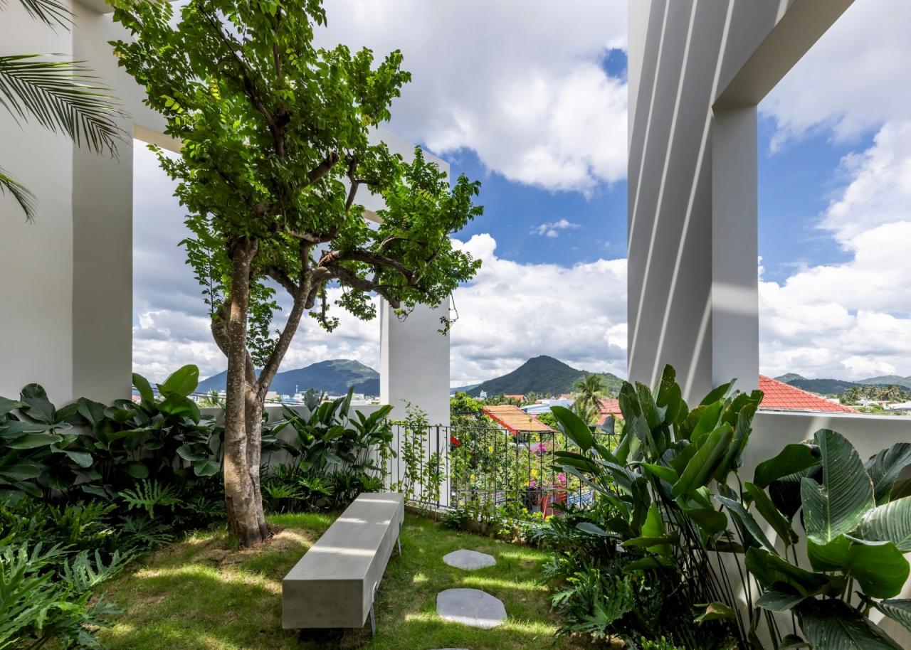 BIM建筑|天空花园别墅 / Pham Huu Son Architects BIM建筑|天空花园别墅 / Pham Huu Son Architects