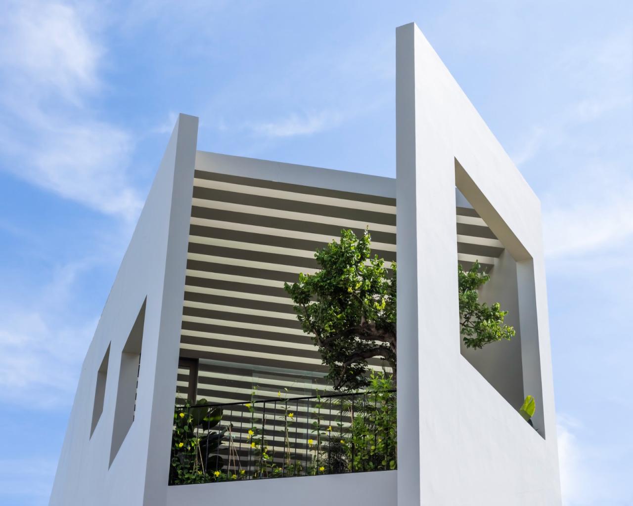 BIM建筑|天空花园别墅 / Pham Huu Son Architects BIM建筑|天空花园别墅 / Pham Huu Son Architects