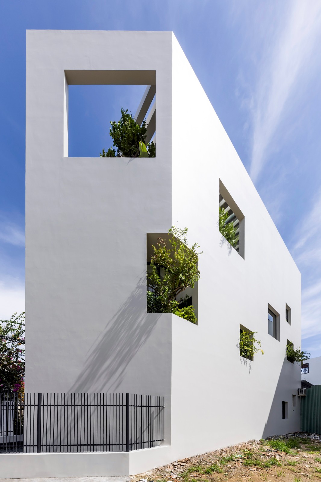 BIM建筑|天空花园别墅 / Pham Huu Son Architects BIM建筑|天空花园别墅 / Pham Huu Son Architects