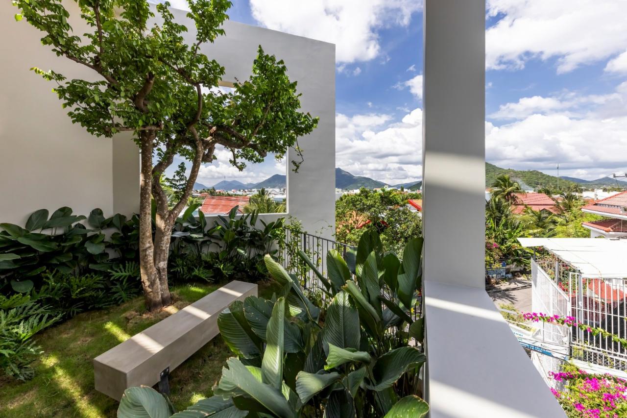 BIM建筑|天空花园别墅 / Pham Huu Son Architects BIM建筑|天空花园别墅 / Pham Huu Son Architects