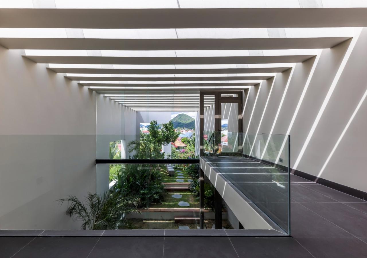 BIM建筑|天空花园别墅 / Pham Huu Son Architects BIM建筑|天空花园别墅 / Pham Huu Son Architects