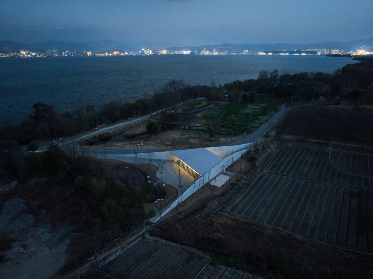 BIM建筑|洱海生态廊道葭蓬村驿站 / 赵扬建筑工作室 BIM建筑|洱海生态廊道葭蓬村驿站 / 赵扬建筑工作室