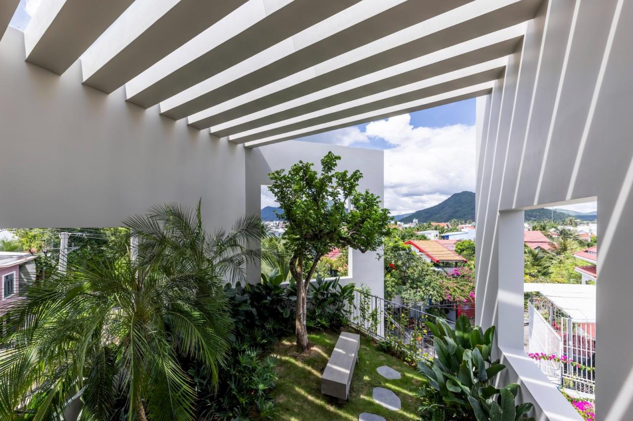 BIM建筑|天空花园别墅 / Pham Huu Son Architects BIM建筑|天空花园别墅 / Pham Huu Son Architects