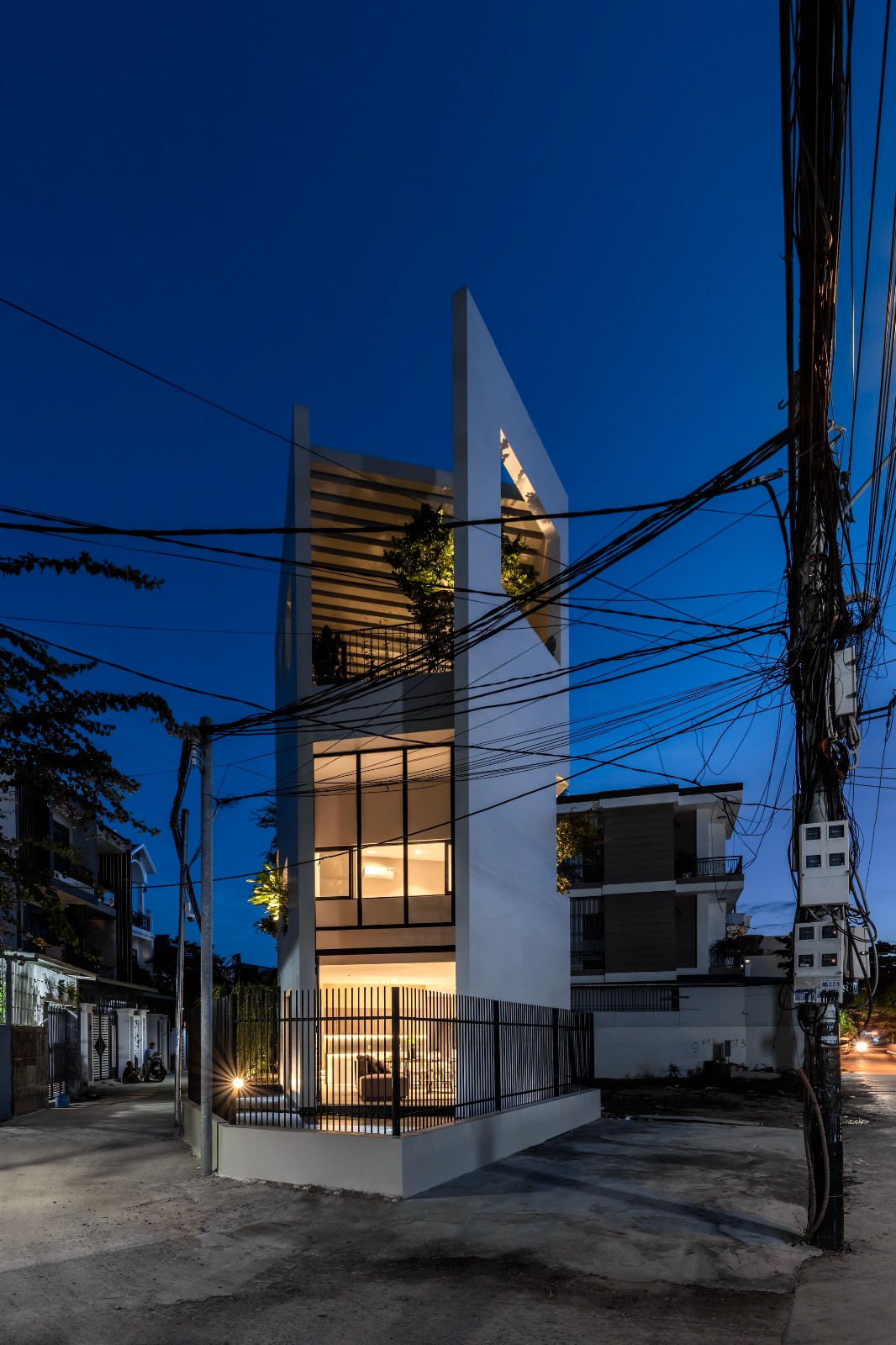 BIM建筑|天空花园别墅 / Pham Huu Son Architects BIM建筑|天空花园别墅 / Pham Huu Son Architects
