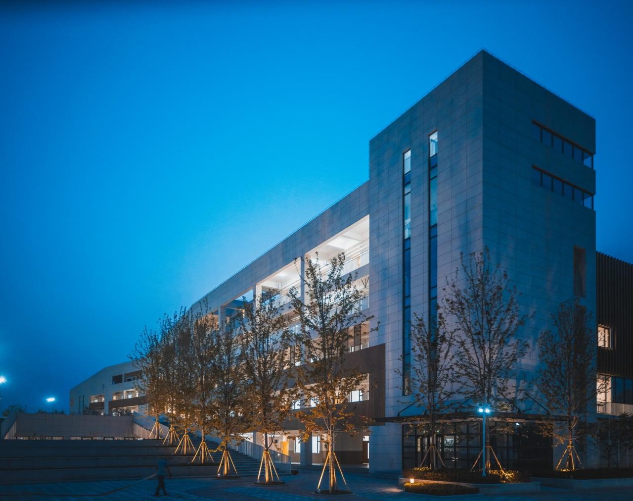 BIM建筑|此时此地:面向走班教学的高密度校园实践——青浦兰生•思源中学 / 创霖-泽柏 BIM建筑|此时此地:面向走班教学的高密度校园实践——青浦兰生•思源中学 / 创霖-泽柏