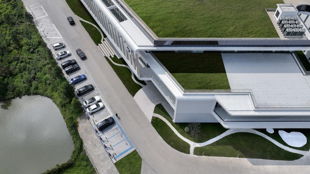 BIM建筑|充分考虑在地化和适应性,打造BMW宝马“绿星灯塔” / ARCHIHOPE BIM建筑|充分考虑在地化和适应性,打造BMW宝马“绿星灯塔” / ARCHIHOPE