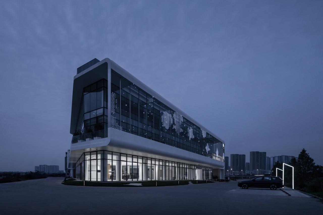 BIM建筑|充分考虑在地化和适应性,打造BMW宝马“绿星灯塔” / ARCHIHOPE BIM建筑|充分考虑在地化和适应性,打造BMW宝马“绿星灯塔” / ARCHIHOPE