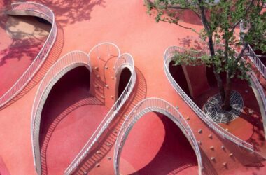 BIM建筑|喜随工作室设计“洞穴般的”游戏空间-BIM建筑网