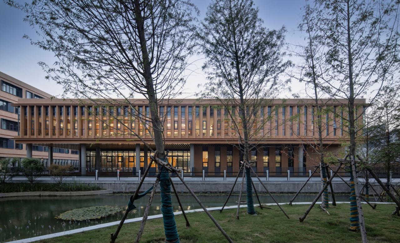BIM建筑|江苏省梅村高级中学空港分校 / 华南理工大学建筑设计研究院 BIM建筑|江苏省梅村高级中学空港分校 / 华南理工大学建筑设计研究院