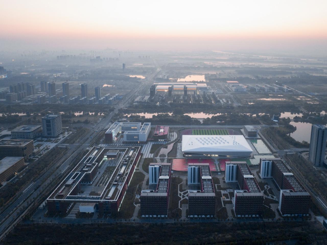 BIM建筑|白鹭齐飞 湿地展翼:渤海科技大学体育馆 /中科院建筑设计研究院有限公司 BIM建筑|白鹭齐飞 湿地展翼:渤海科技大学体育馆 /中科院建筑设计研究院有限公司