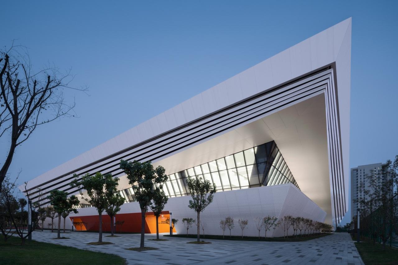 BIM建筑|白鹭齐飞 湿地展翼:渤海科技大学体育馆 /中科院建筑设计研究院有限公司 BIM建筑|白鹭齐飞 湿地展翼:渤海科技大学体育馆 /中科院建筑设计研究院有限公司