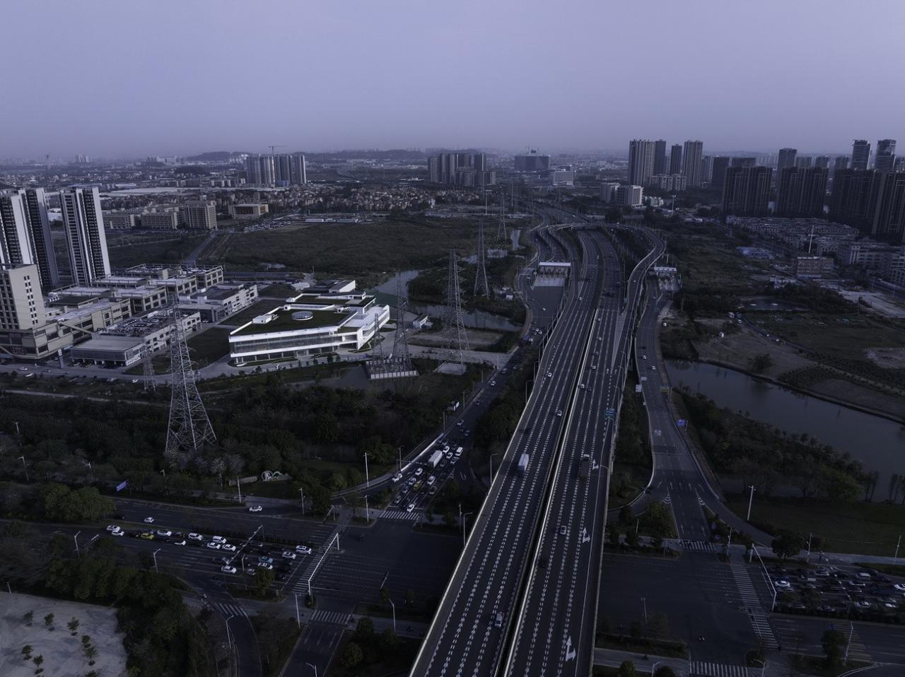 BIM建筑|充分考虑在地化和适应性,打造BMW宝马“绿星灯塔” / ARCHIHOPE BIM建筑|充分考虑在地化和适应性,打造BMW宝马“绿星灯塔” / ARCHIHOPE
