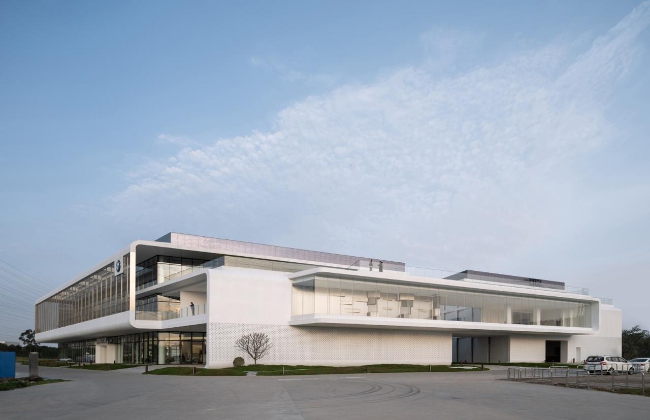 BIM建筑|充分考虑在地化和适应性,打造BMW宝马“绿星灯塔” / ARCHIHOPE BIM建筑|充分考虑在地化和适应性,打造BMW宝马“绿星灯塔” / ARCHIHOPE
