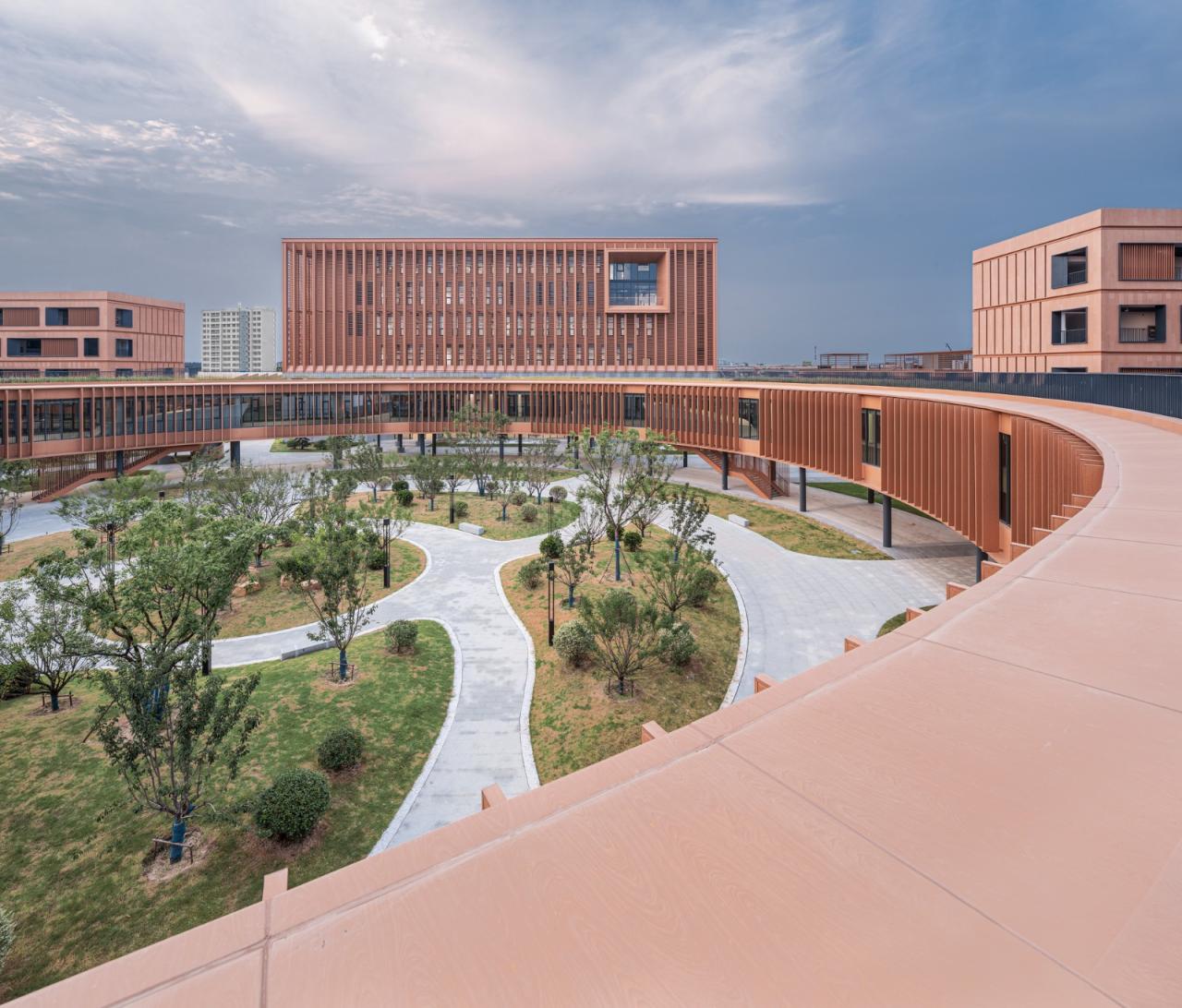 BIM建筑|江苏省梅村高级中学空港分校 / 华南理工大学建筑设计研究院 BIM建筑|江苏省梅村高级中学空港分校 / 华南理工大学建筑设计研究院
