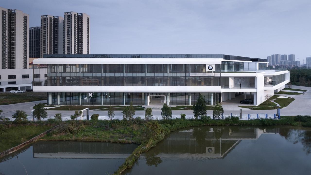 BIM建筑|充分考虑在地化和适应性,打造BMW宝马“绿星灯塔” / ARCHIHOPE BIM建筑|充分考虑在地化和适应性,打造BMW宝马“绿星灯塔” / ARCHIHOPE
