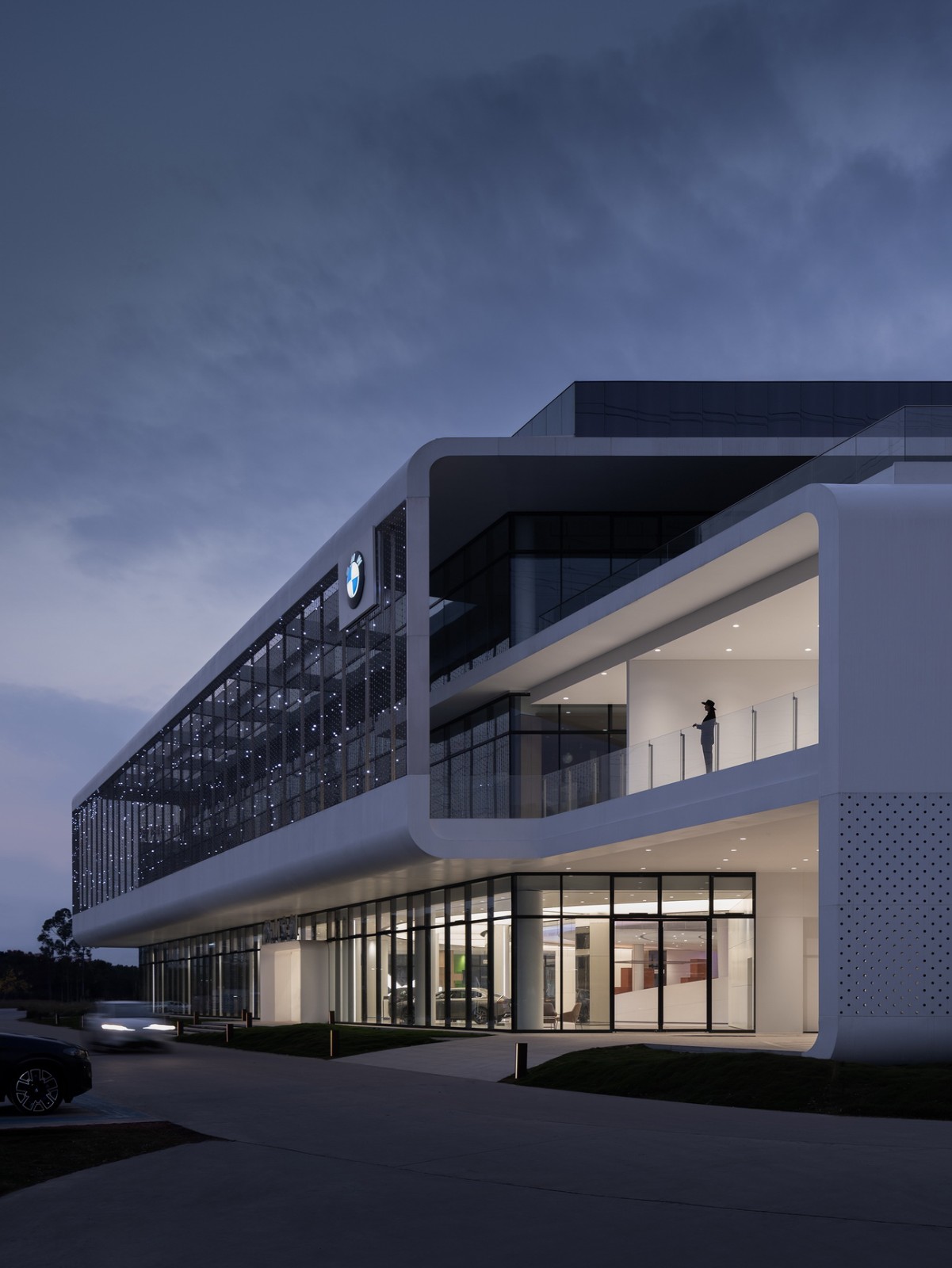 BIM建筑|充分考虑在地化和适应性,打造BMW宝马“绿星灯塔” / ARCHIHOPE BIM建筑|充分考虑在地化和适应性,打造BMW宝马“绿星灯塔” / ARCHIHOPE