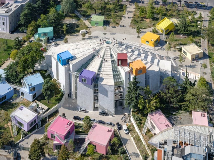 BIM建筑|地拉那“金字塔”重新开放 BIM建筑|地拉那“金字塔”重新开放