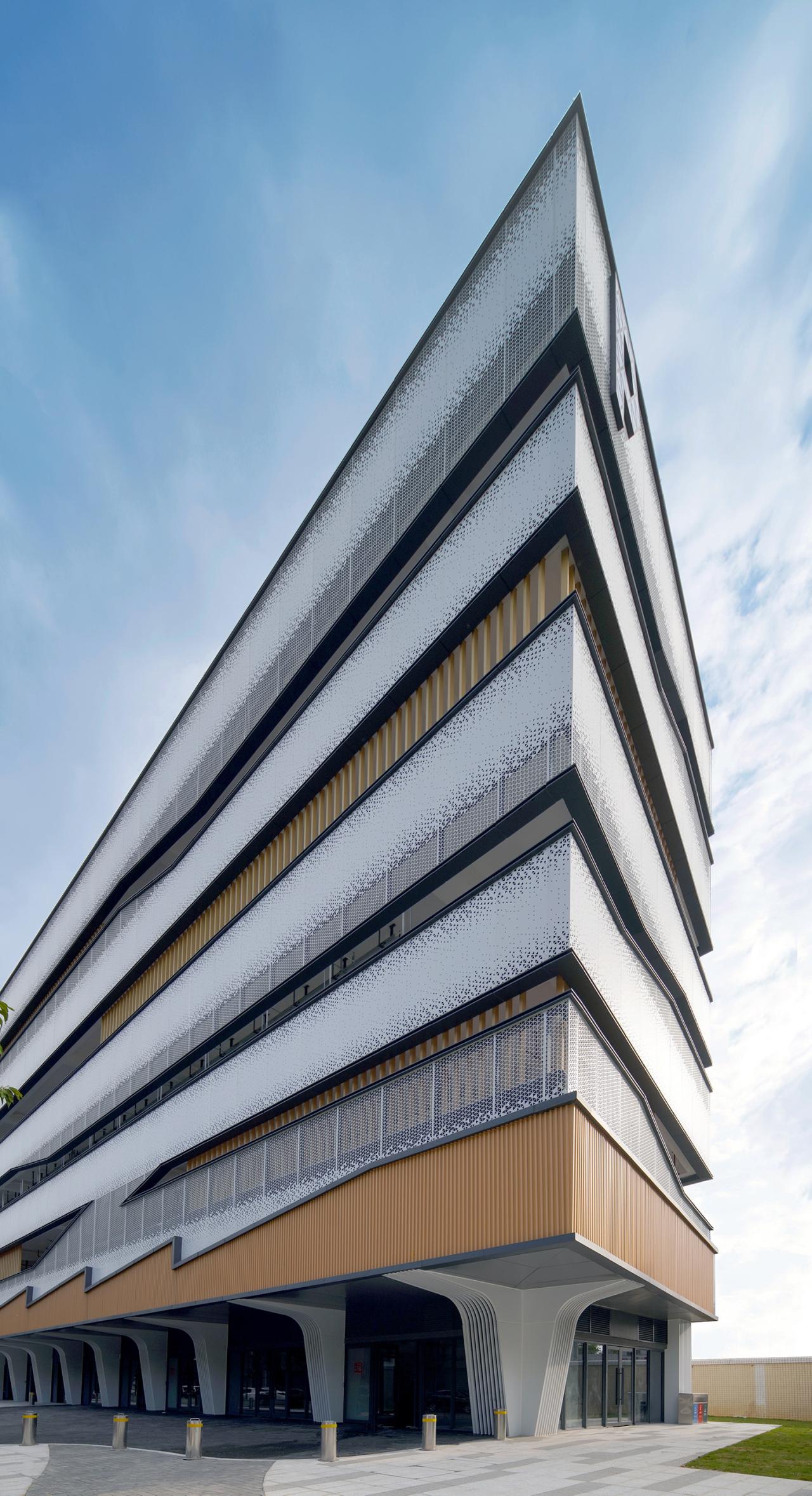 BIM建筑|洪梅镇中心区停车楼:小镇“边角地”的重生 / 森磊国际 BIM建筑|洪梅镇中心区停车楼:小镇“边角地”的重生 / 森磊国际